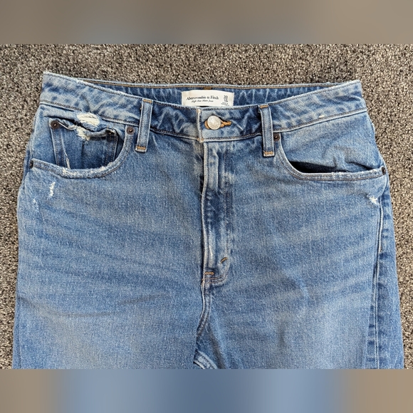 Abercrombie & Fitch High Rise Mom Jean, Curve Love, Distressed, Size 30/10R - Picture 5 of 9